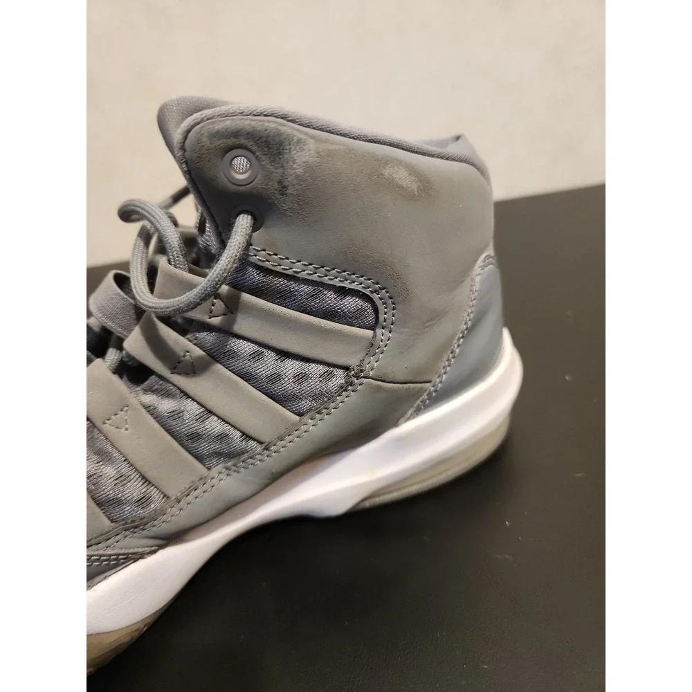 Size 8- Jordan Max Aura Cool Gray